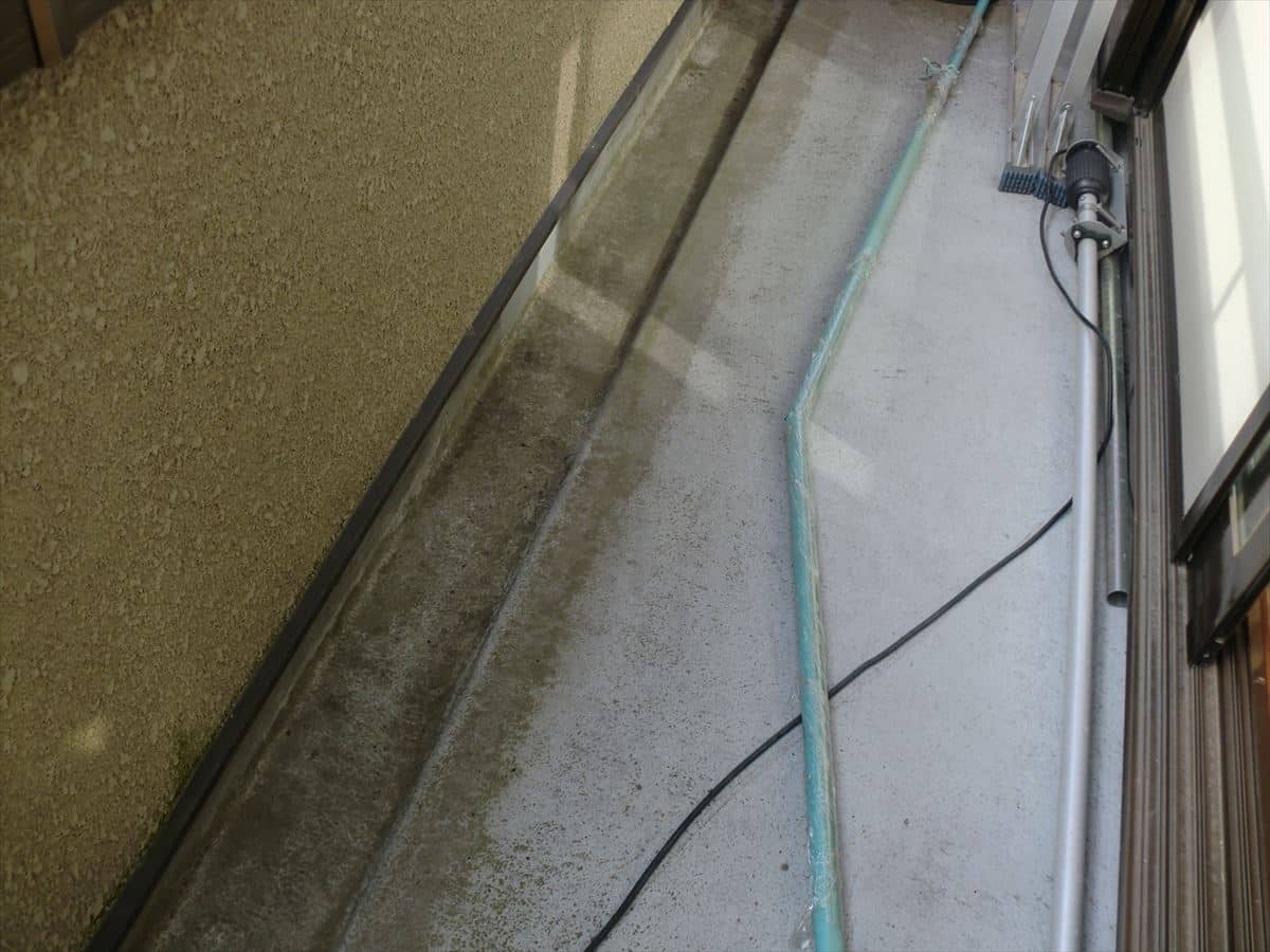 CIMG8579_R | 外壁塗装は神奈川県横浜市の塗装職人 作業前ベランダ