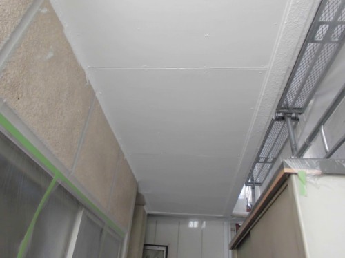 CIMG1380 | 外壁塗装は神奈川県横浜市の塗装職人 Interior construction site: white drywall ceiling panels installed, scaffolding along the right, and protective wall coverings with green tape.
