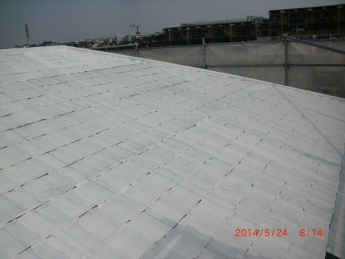 White sloped tiled roof with scaffolding and a construction site in the distance; red date stamp reads 2014/5/24 8:14.
