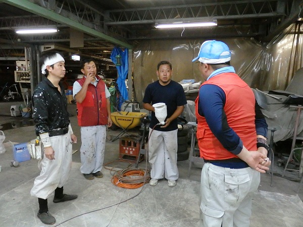 OLYMPUS DIGITAL CAMERA | 外壁塗装は神奈川県横浜市の塗装職人 技能講習を受ける職人たち