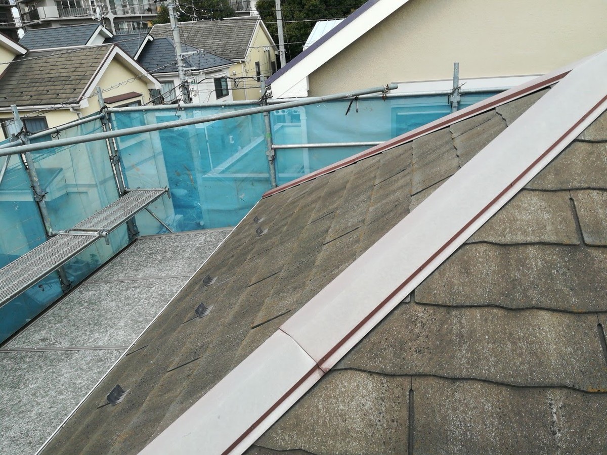 02-02_20231115_001 | 外壁塗装は神奈川県横浜市の塗装職人 棟と複数の屋根面を含む既存屋根の全体