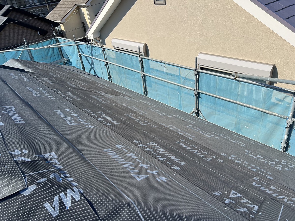 02-03_20231121_012 | 外壁塗装は神奈川県横浜市の塗装職人 防水紙施工後の屋根面全景