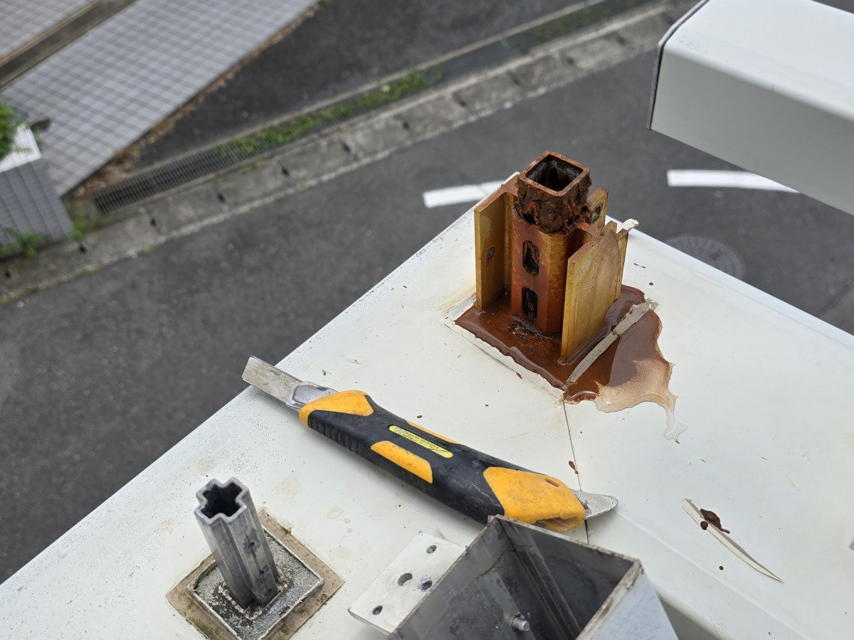 バルコニー：物干しフレーム支柱解体