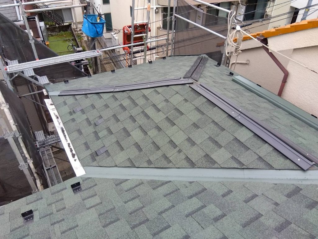 棟板金の下地材・タフモックの取り付け
