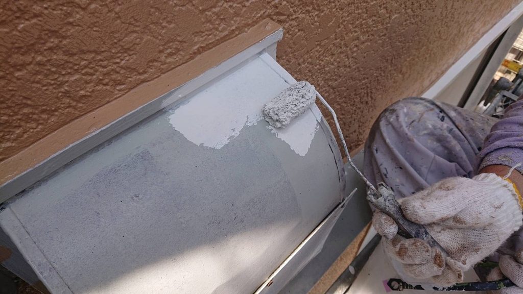 換気フードの中塗り