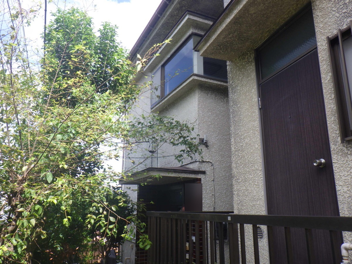 hodogaya-renovation-001 | 外壁塗装は神奈川県横浜市の塗装職人 施工前の外観と玄関まわり