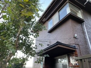 塗装後の外観と玄関まわり