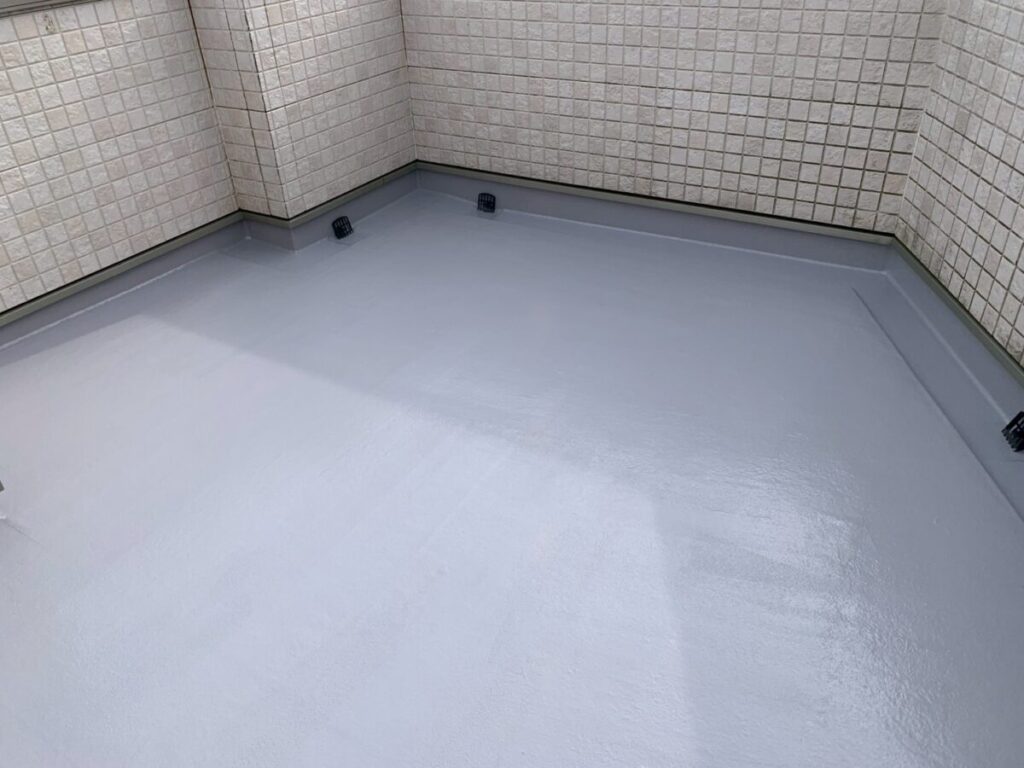 トップコート塗装後の床面