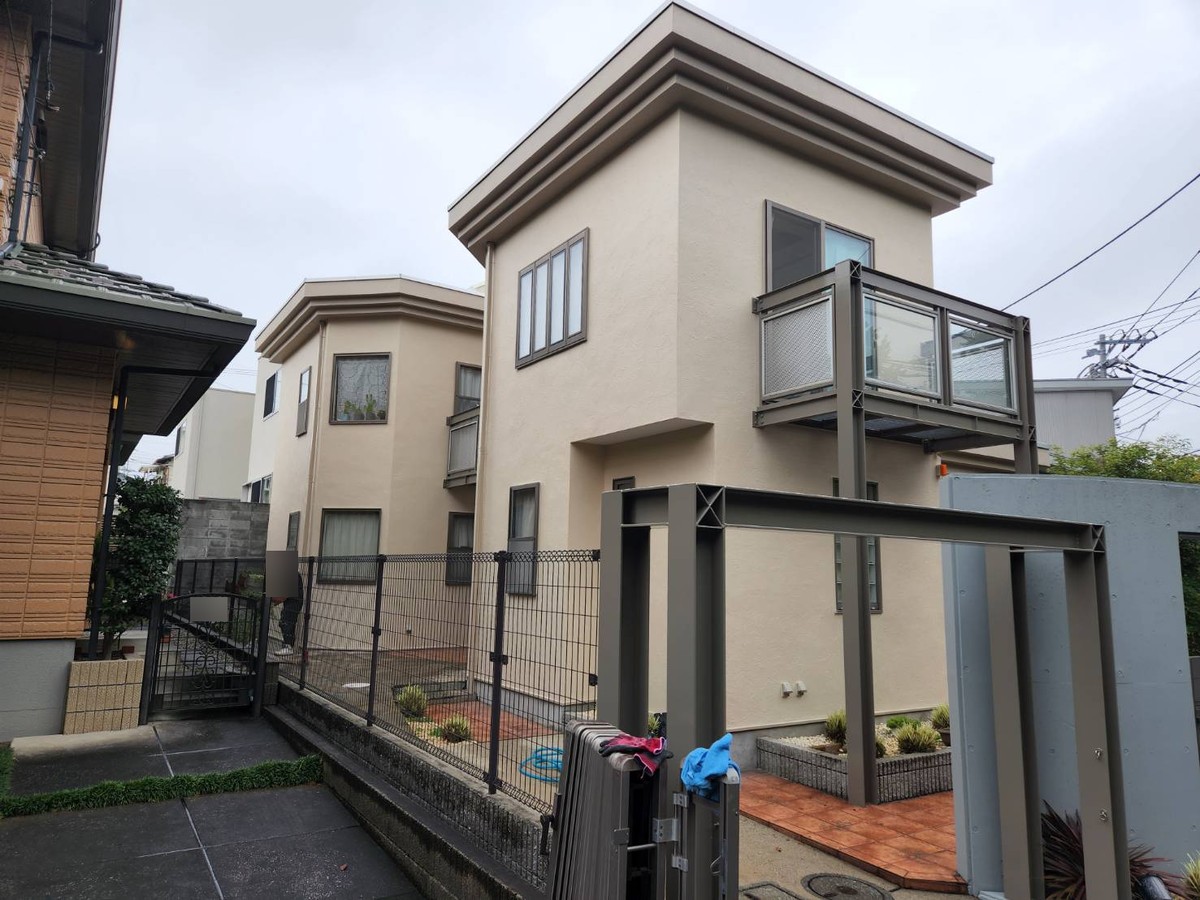 renovation-004 | 外壁塗装は神奈川県横浜市の塗装職人 外壁と鉄骨を仕上げた外観