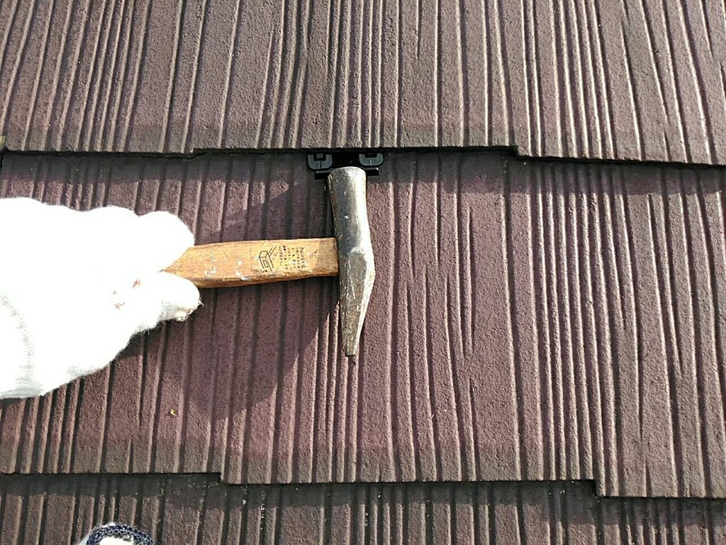 renovation-020 | 外壁塗装は神奈川県横浜市の塗装職人 屋根の重なりにタスペーサーを設置