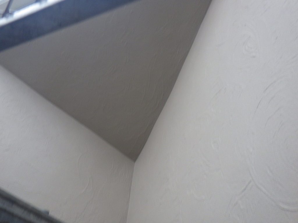 軒下と外壁の入隅の確認