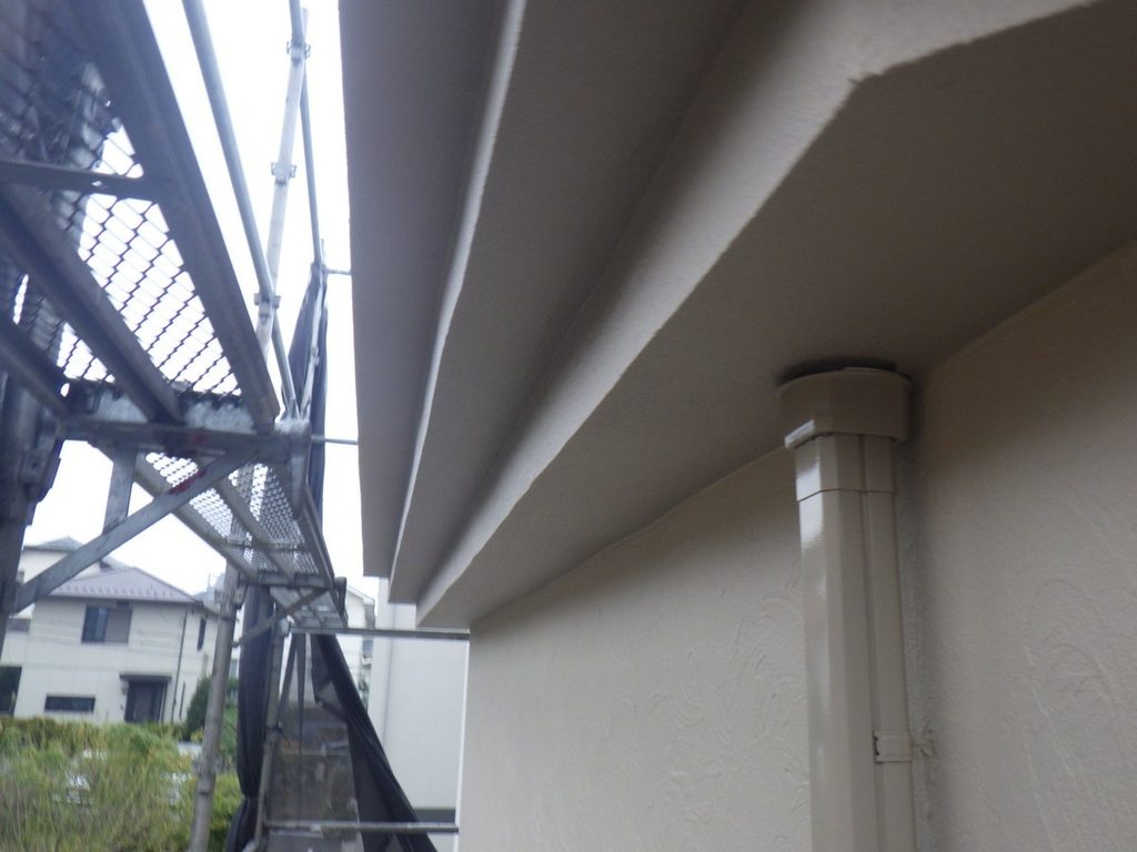 軒裏と雨樋接続部の確認