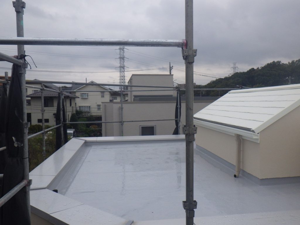 陸屋根とスレート屋根の取り合い