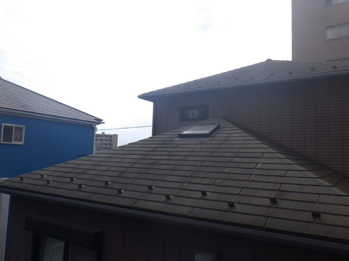 roof-wall-renovation-001 | 外壁塗装は神奈川県横浜市の塗装職人 施工前の屋根と外観