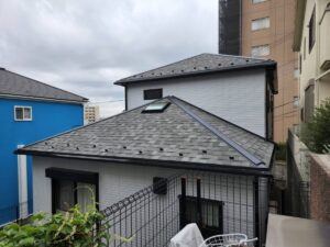 屋根カバー工事と外壁塗装後の外観