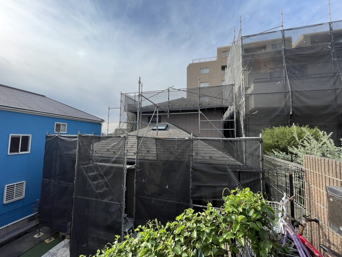 roof-wall-renovation-011 | 外壁塗装は神奈川県横浜市の塗装職人 建物全体を囲う足場