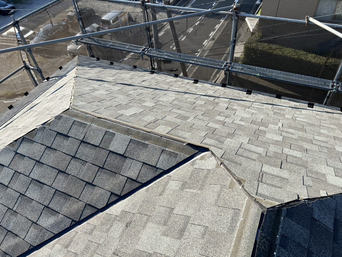 roof-wall-renovation-019 | 外壁塗装は神奈川県横浜市の塗装職人 屋根面と雪止めの施工状況