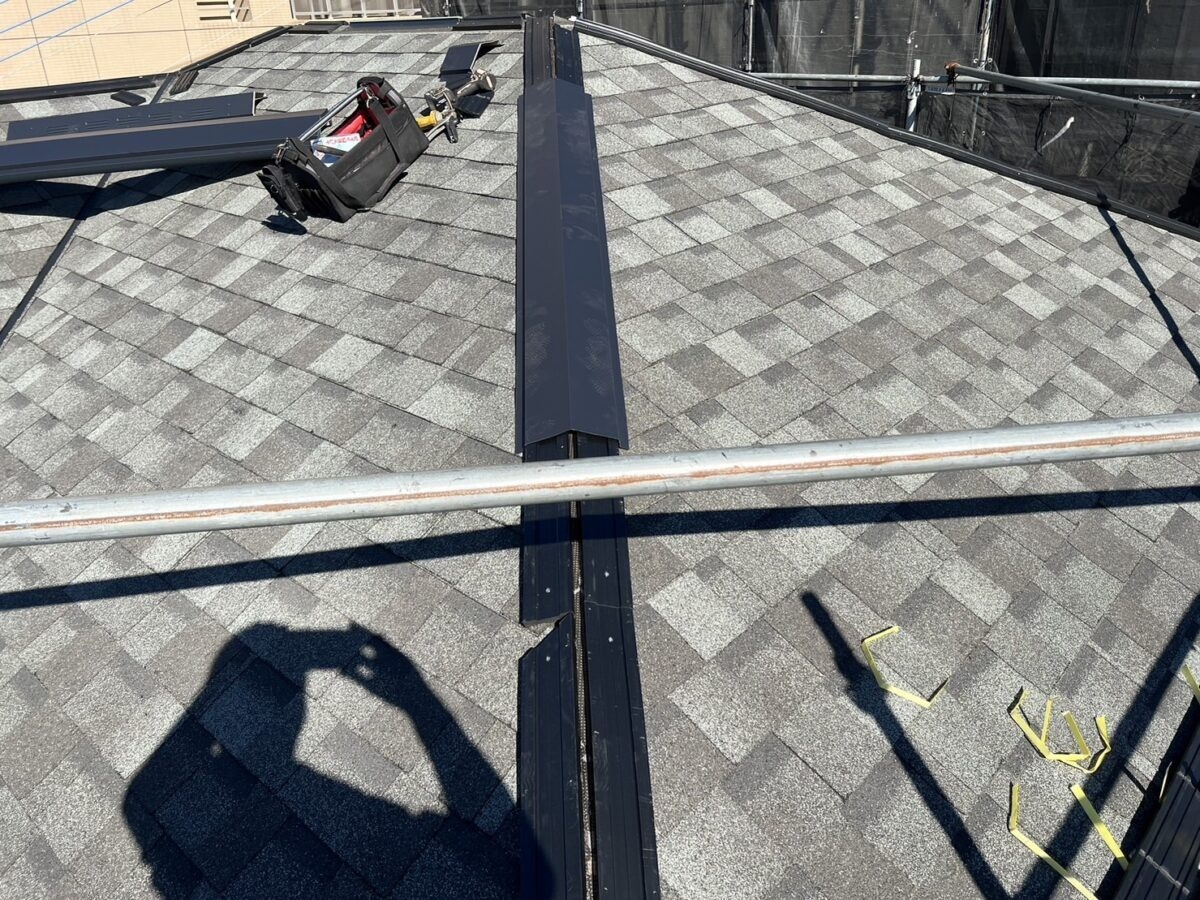 roof-wall-renovation-020 | 外壁塗装は神奈川県横浜市の塗装職人 棟板金を取り付ける前の人工木の下地
