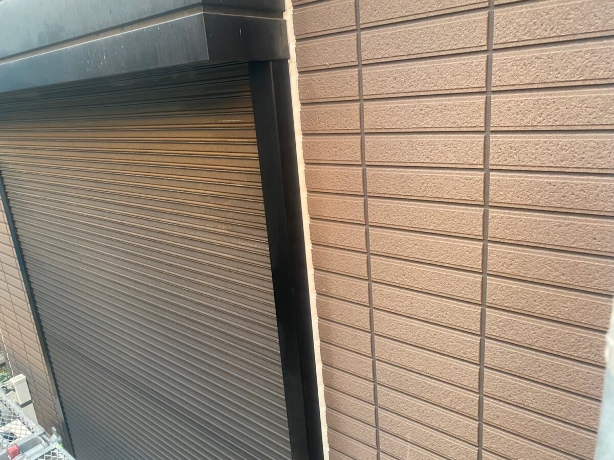 roof-wall-renovation-033 | 外壁塗装は神奈川県横浜市の塗装職人 窓まわりのシーリング施工後