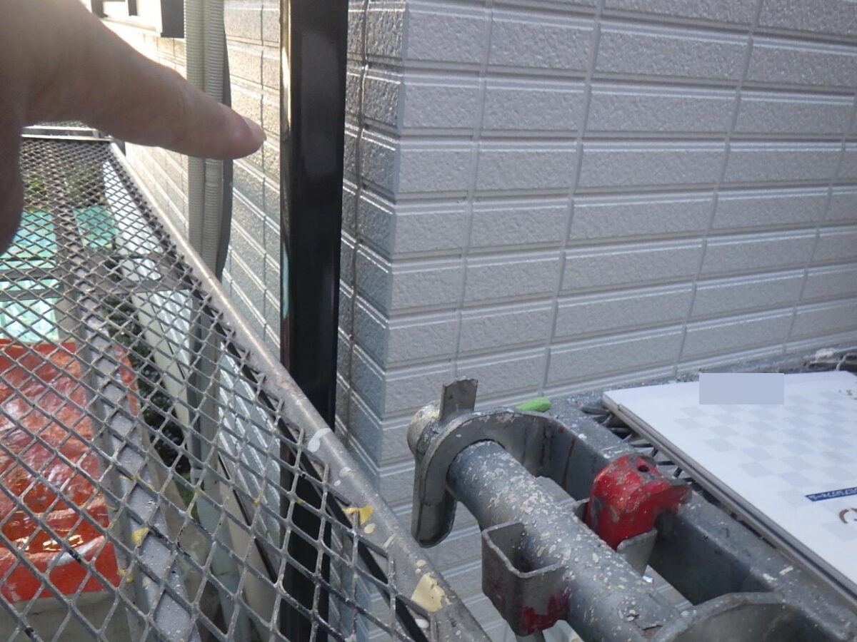 roof-wall-renovation-063 | 外壁塗装は神奈川県横浜市の塗装職人 雨どいと外壁の仕上がり確認
