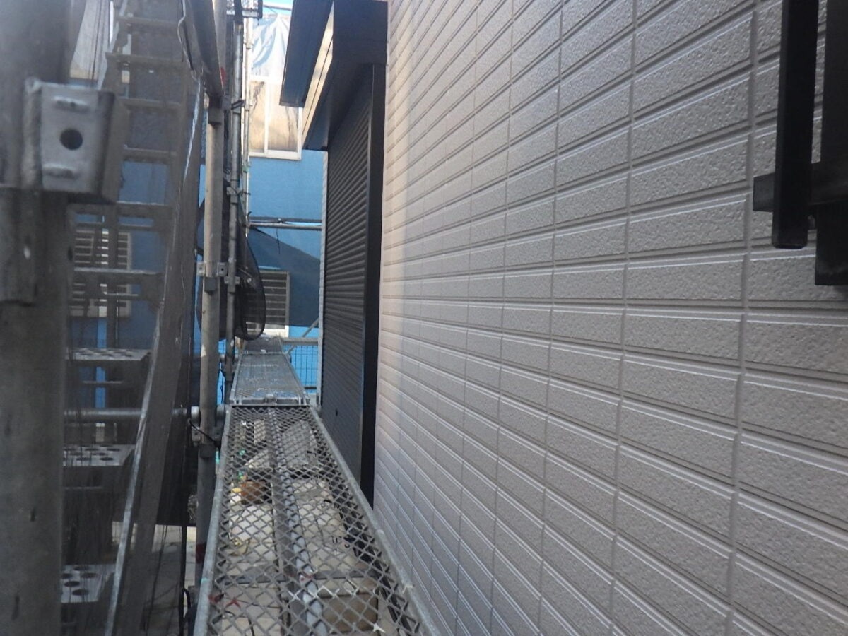 roof-wall-renovation-064 | 外壁塗装は神奈川県横浜市の塗装職人 窓まわりの外壁の確認