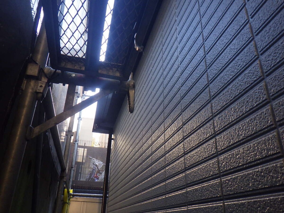 roof-wall-renovation-067 | 外壁塗装は神奈川県横浜市の塗装職人 軒下と外壁の仕上がり