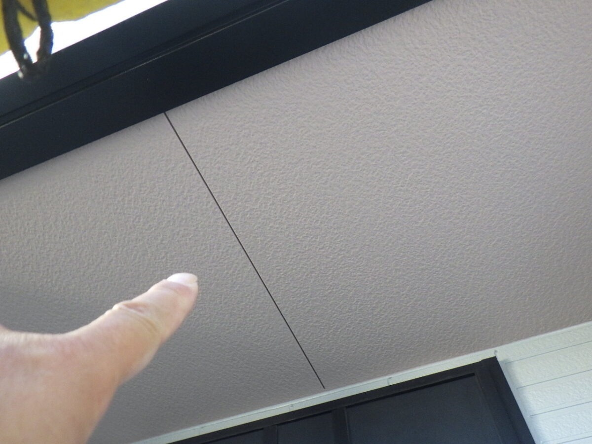 roof-wall-renovation-071 | 外壁塗装は神奈川県横浜市の塗装職人 こだわって選んだ玄関上裏の仕上がり
