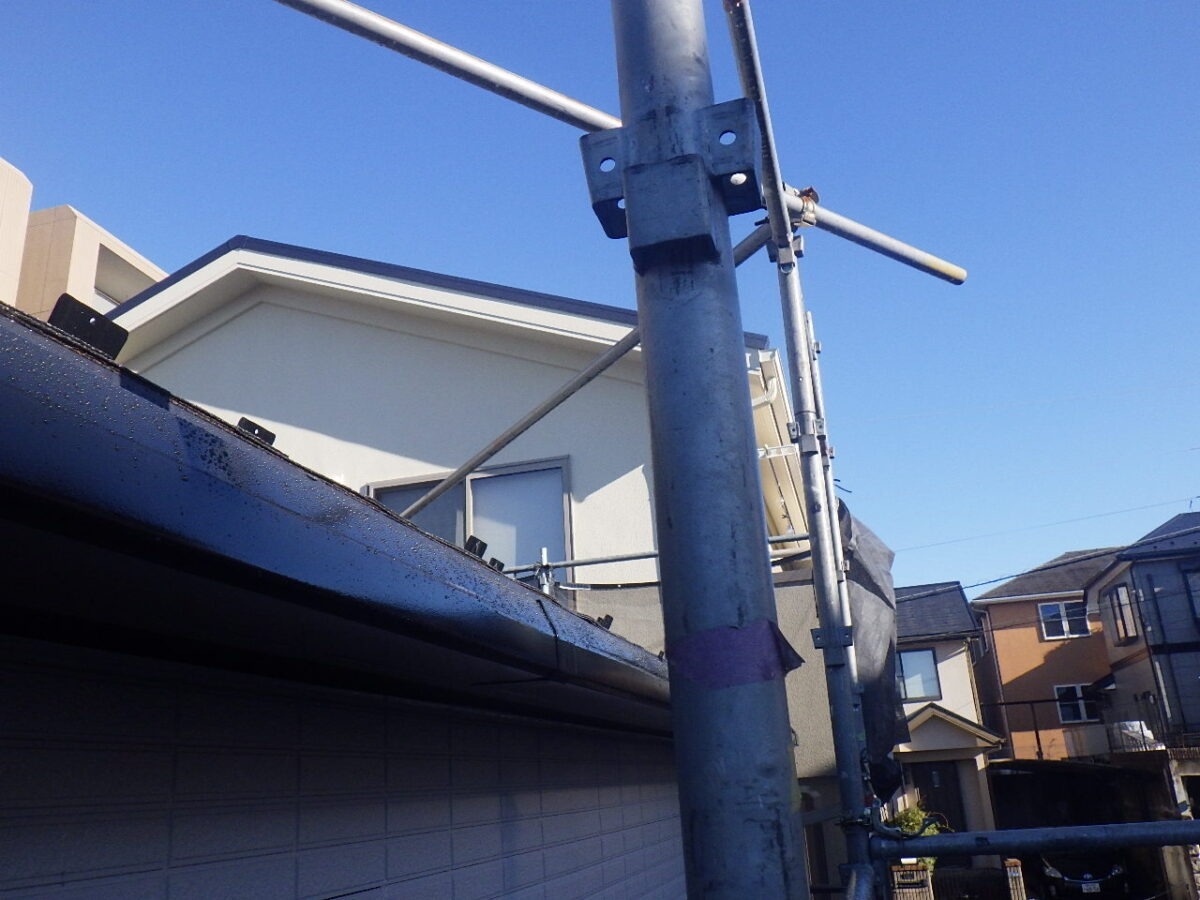 roof-wall-renovation-074 | 外壁塗装は神奈川県横浜市の塗装職人 雨どいと軒先の仕上がり