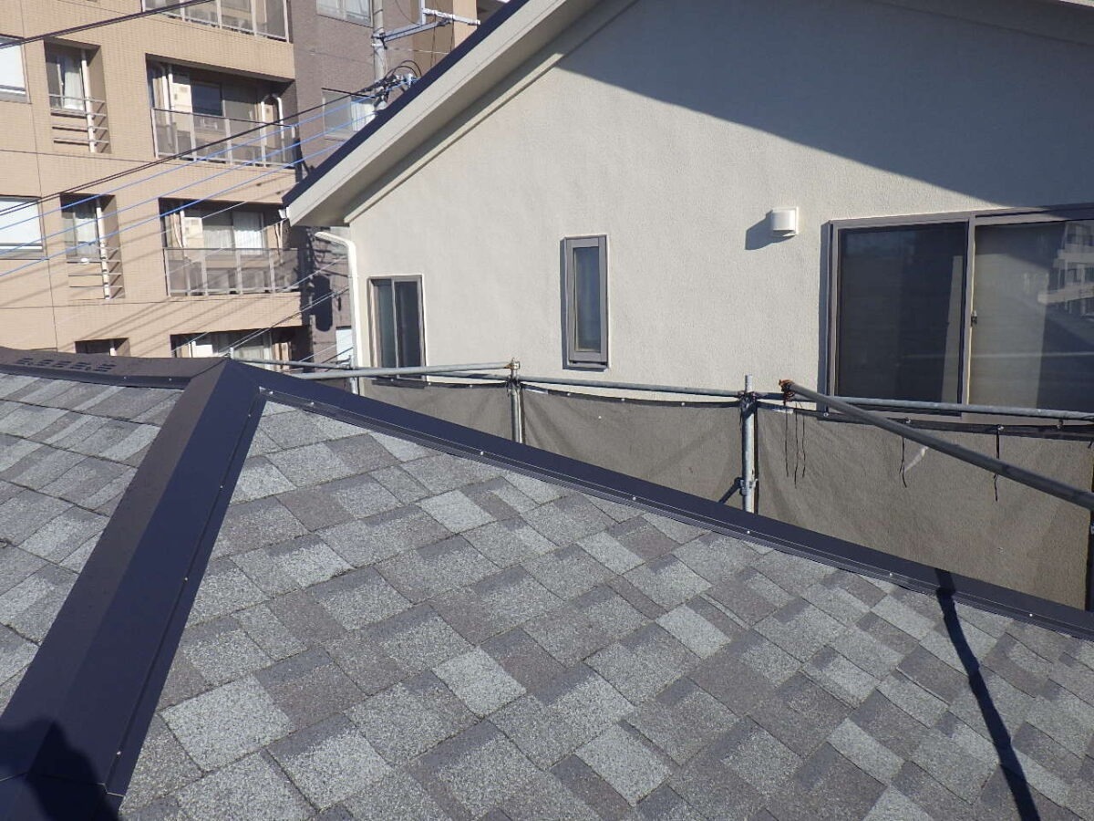 roof-wall-renovation-083 | 外壁塗装は神奈川県横浜市の塗装職人 棟と屋根面の仕上がり