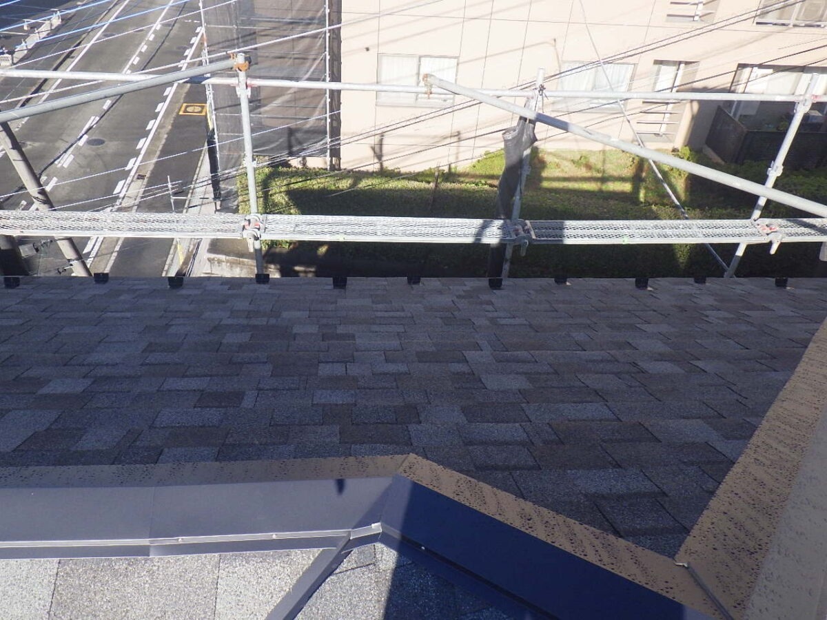 roof-wall-renovation-085 | 外壁塗装は神奈川県横浜市の塗装職人 別方向から見た屋根の仕上がり