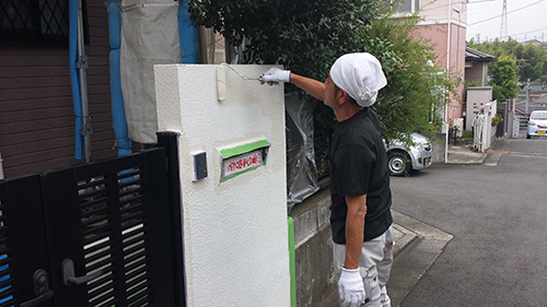 2013年9月7日　保土ヶ谷区峰岡町での塗装:門塀1