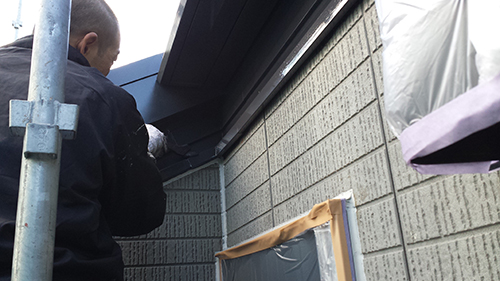 2013年11月13日　横浜市旭区外壁塗装：破風上塗り