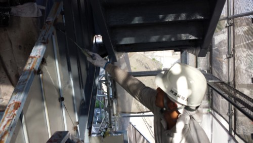 2013年8月21日　保土ヶ谷区新井町にて鉄部塗装：鉄階段錆止め