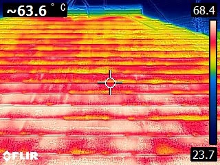屋根温度サーモグラフィー63.6度