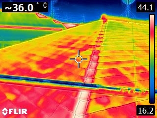 屋根表面のサーモグラフィー温度