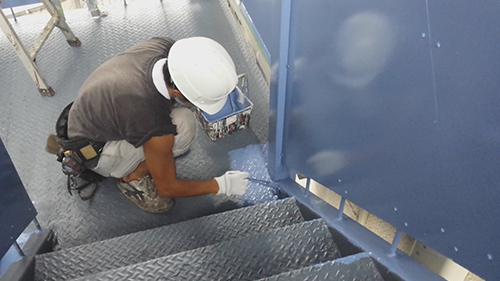 2013年8月23日　横浜市保土ヶ谷区にて鉄部塗装：階段上塗り