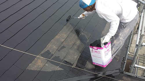 2013年9月30日　横浜市港北区の外壁塗装：屋根中塗りローラー