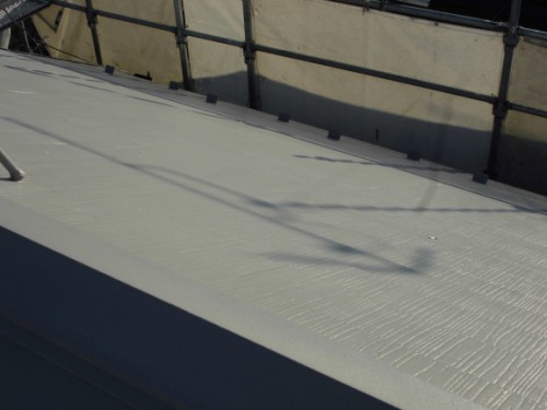 2014年1月20日　神奈川区白幡向町：屋根上塗り1回目完了