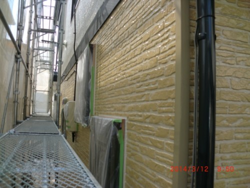 2014年3月12日　川崎市宮前区：1階外壁上塗り後