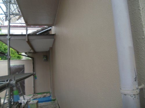横浜市磯子区：モルタル外壁上塗り後