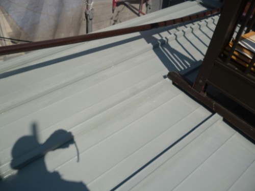 横浜市保土ヶ谷区：下屋根上塗り完了後