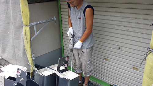 2013年7月6日　川崎市中原区にて外壁塗装・キルコート撹拌