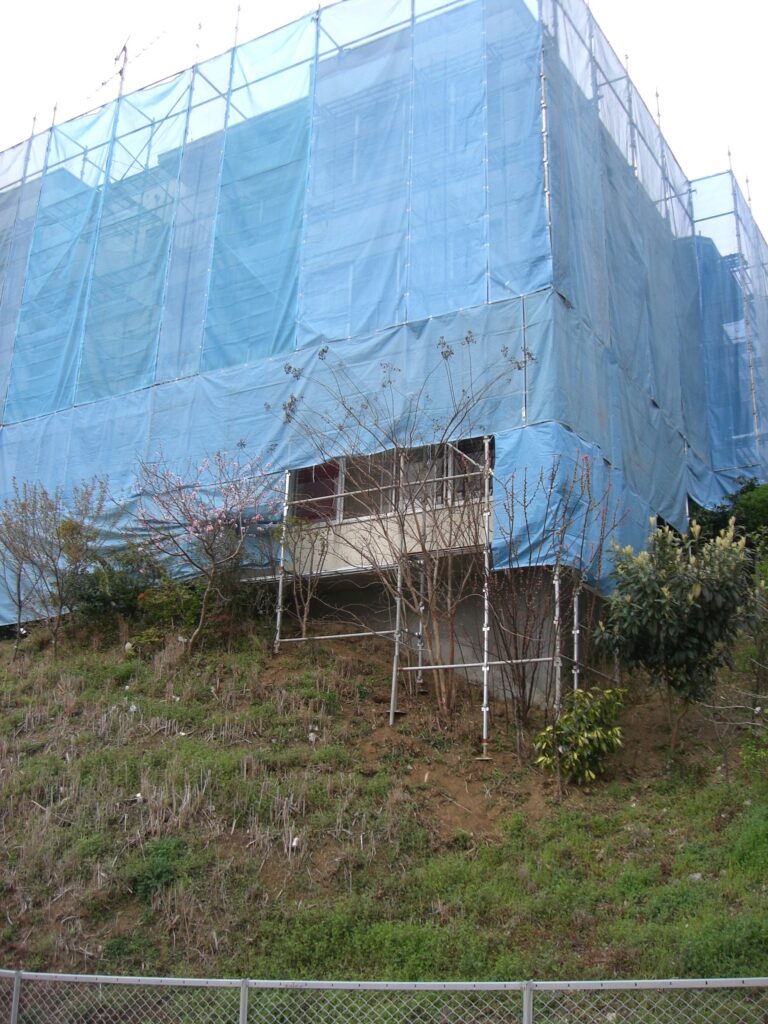 マンションの足場とシート