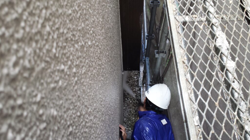 株式会社塗装職人 2013年6月27日 川崎市での外壁塗装:高圧洗浄