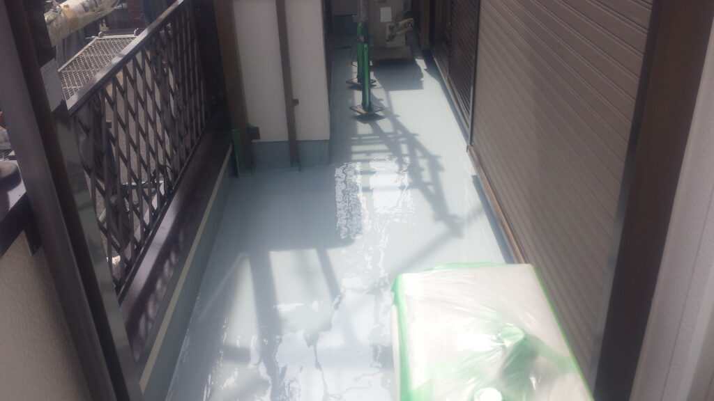 2014年3月29日 瀬谷区二ツ橋町:ウレタン防水1層目