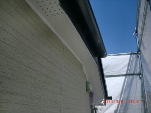 川崎市宮前区での住宅施工、外壁下塗りと付帯部上塗りで防カビ対策
