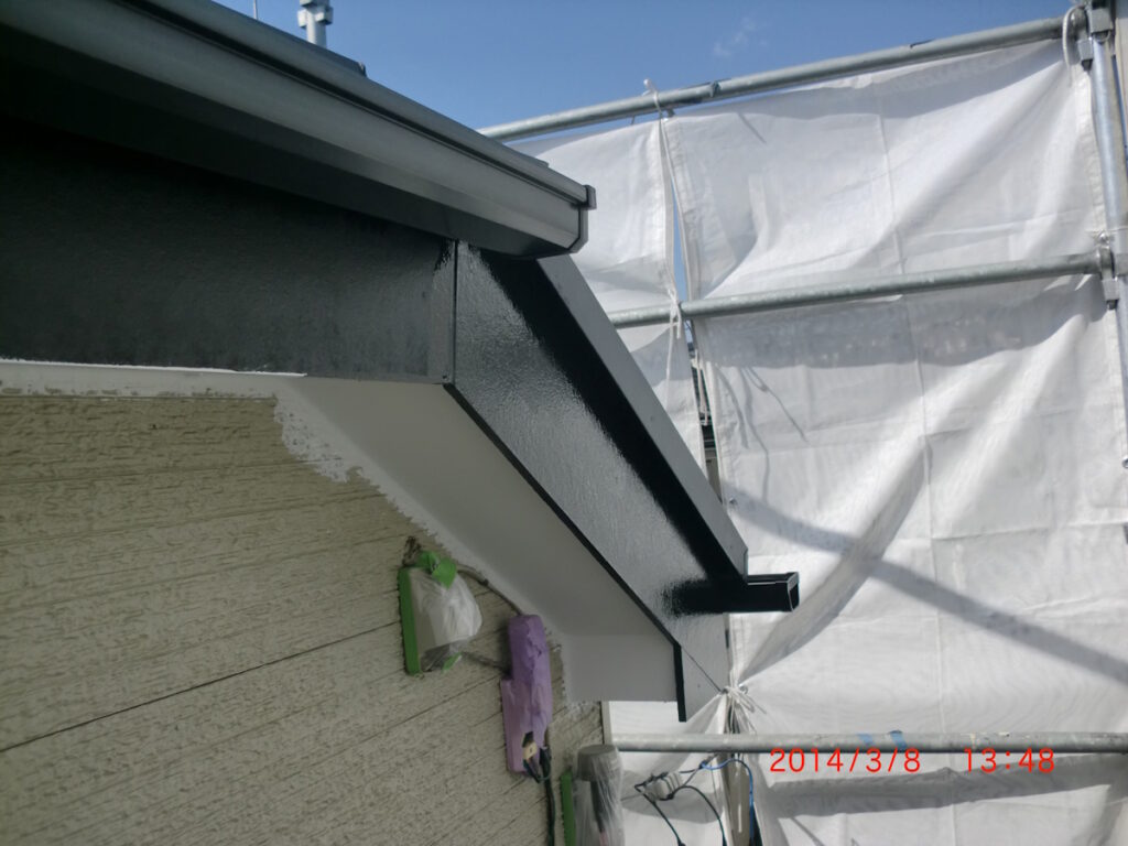 2014年3月8日　川崎市宮前区：破風上塗り