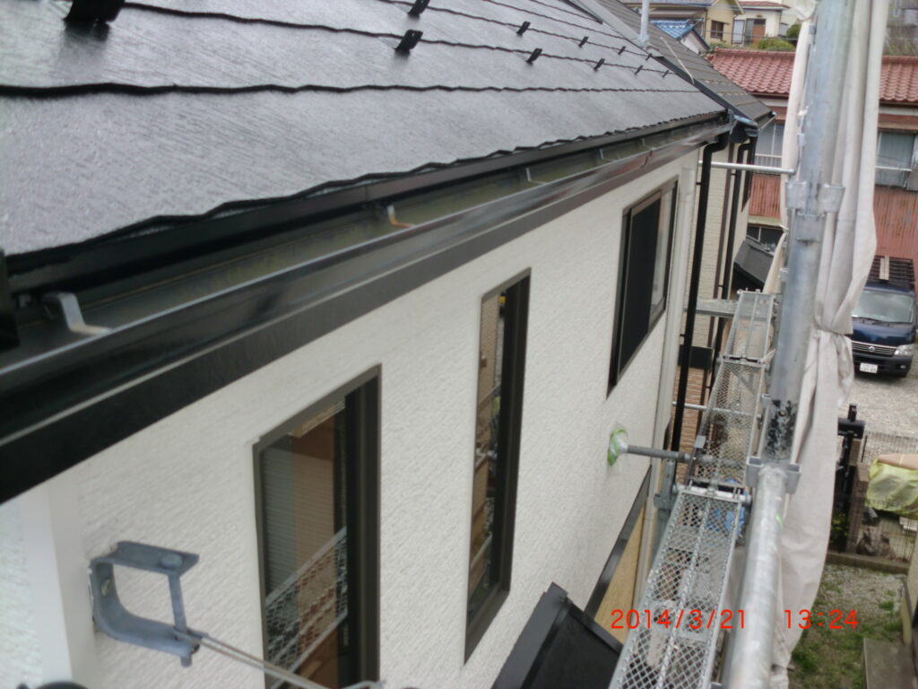 2014年3月21日 川崎市宮前区:塗装完了後の樋、破風