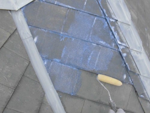 茅ヶ崎市での施工事例、屋根下塗りと中塗り2回で断熱効果アップ
