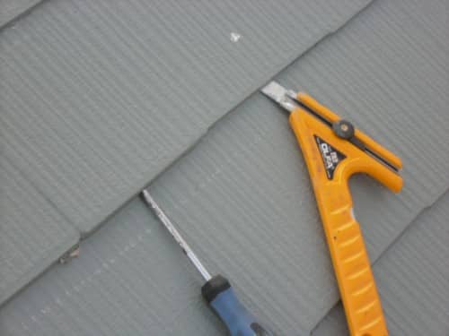 旭区での塗装工事、屋根縁切りと付帯仕上げ。雨漏り防止にも